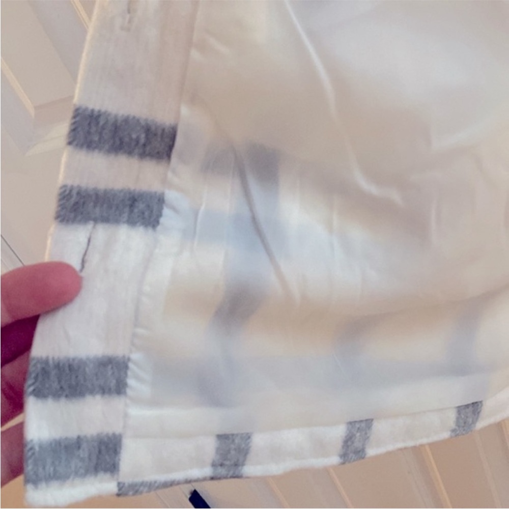 Lined Shacket w/Pockets Plaid Flannel Gray & White NWT by Thread & Supply - Picture 9 of 11